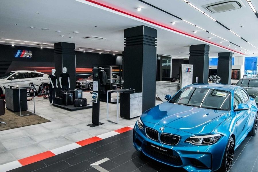 BMW дилерлердің қызметінен біртіндеп бас тарта бастайды / Фото: BMW