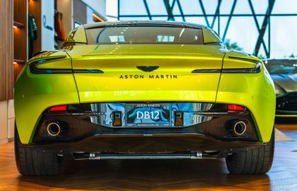 Aston Martin сохранит V12 и перенесет выпуск электрокаров в 2030-е годы