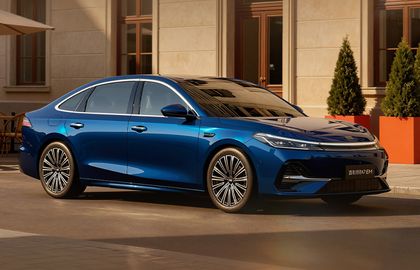 Geely Galaxy A7 EM: новый гибридный седан для семейных поездок