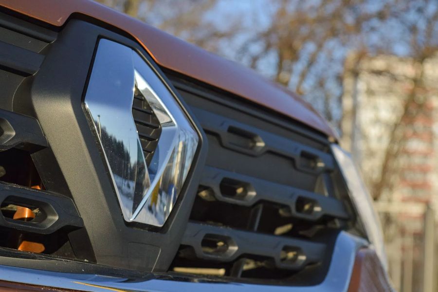 Renault возобновил поставки запчастей в Россию / Фото: rg.ru