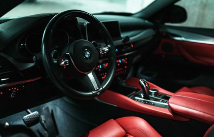 BMW уравняет цены на бензиновые и электрические M3