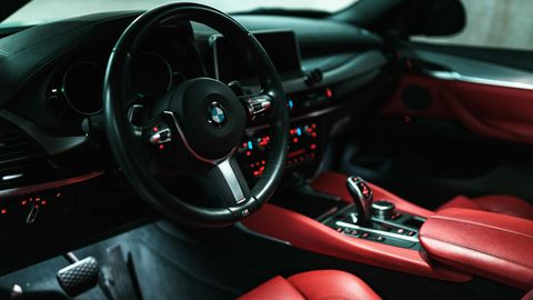 BMW уравняет цены на бензиновые и электрические M3