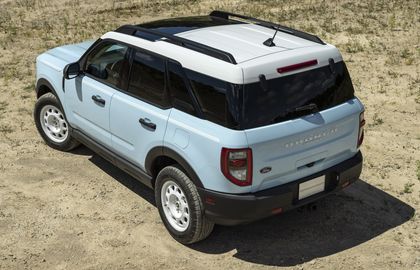 Ford представил ретроверсии моделей Bronco и Bronco Sport