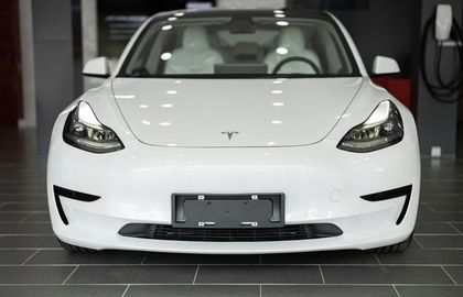 Tesla Model Y — лидер продаж автомобилей в Калифорнии