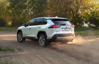 Toyota RAV4 стал первым внедорожником-лидером мировых продаж в 2021 году