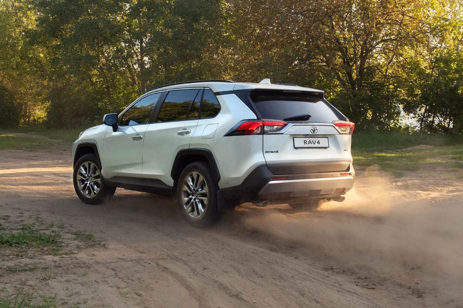 Toyota RAV4 стал первым внедорожником-лидером мировых продаж в 2021 году / Фото: 4-x-4.ru