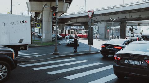 Tesla в Хьюстоне столкнулась с иском из-за безопасности автопилота