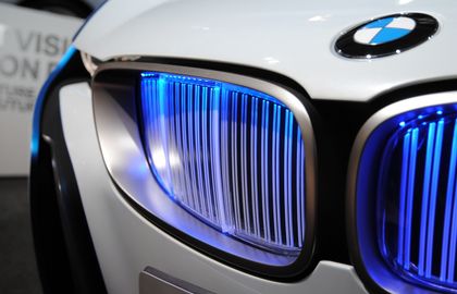 Автомобили BMW будут оповещать владельцев о царапинах на кузове