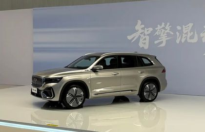 Geely представила гибридную технологию i-HEV и обновила Preface и Monjaro