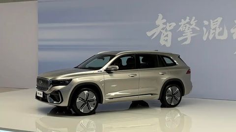 Geely представила гибридную технологию i-HEV и обновила Preface и Monjaro