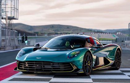 Aston Martin представил суперкар Valhalla стоимостью миллион долларов