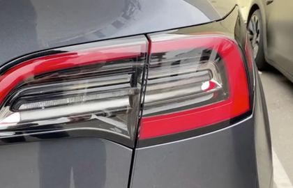 Tesla отзывает более 321 тысячи авто с рынка
