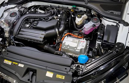 Skoda Octavia Full Hybrid: новая гибридная установка и комплектации
