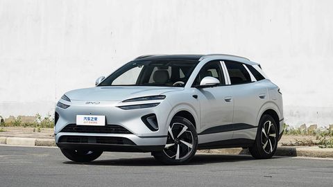 BYD Sea Lion 06 DM-i: в Китае показали обновлённый кроссовер 2026 года