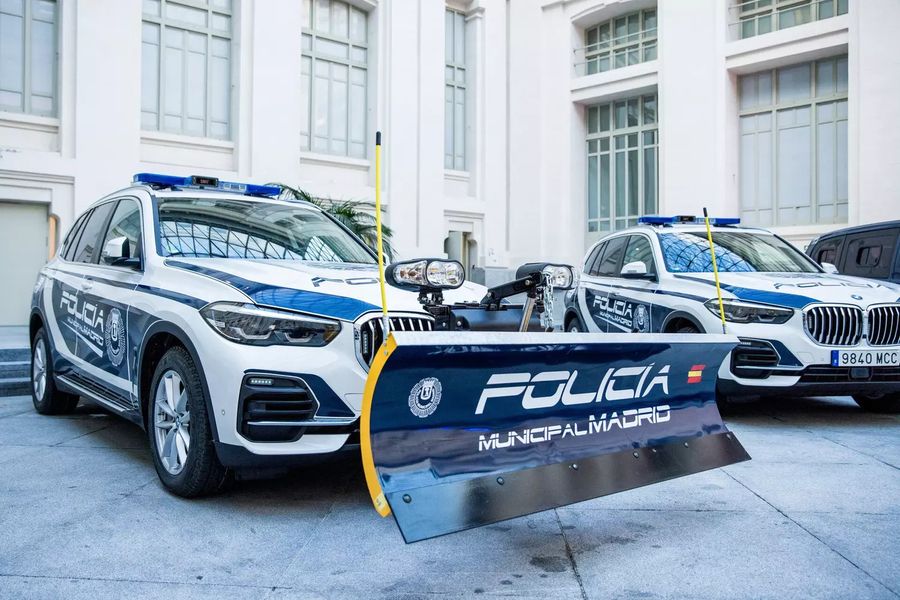 Испанияның жол полициясы BMW-ның қар тазалайтын көліктерін пайдаланбақшы / Фото: Motor.ru