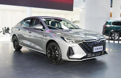 Китайский «конкурент Toyota Camry» представлен на автосалоне в Чэнду