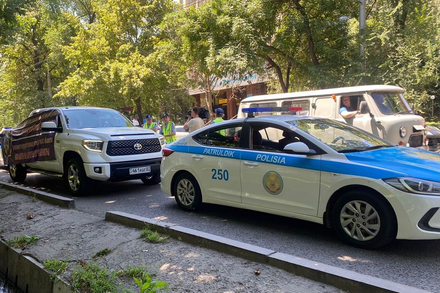 У должников забирают автомобили / Фото: ДГД по городу Алматы