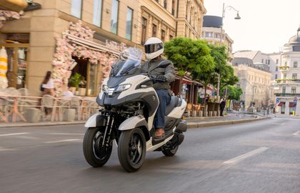Yamaha Tricity 300 получил первую в мире подушку безопасности