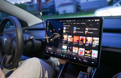 Tesla FSD в Европе: Илон Маск представил персонализированный автопилот
