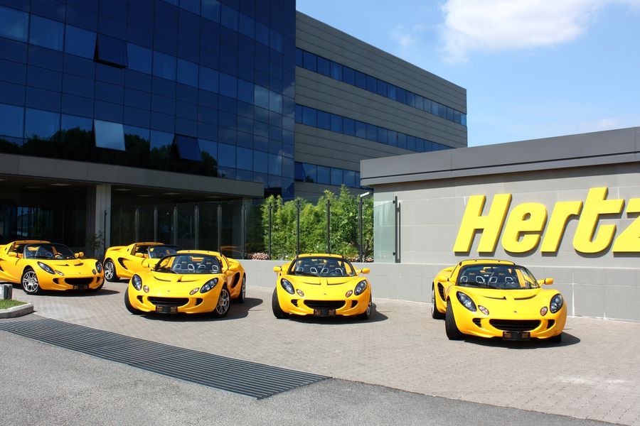 Сервис по аренде машин Hertz закупит 175 тысяч электромобилей / Фото: kolesa.ru